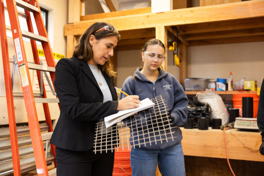 Negin Tauberg talking to LMU student in concrete lab.