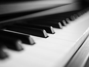 Piano keys b&w