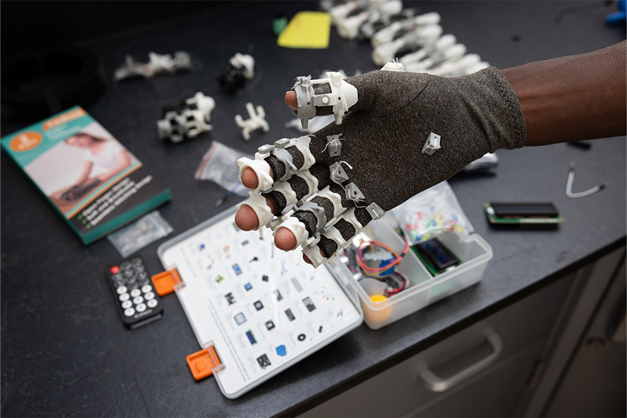 Nathaniel Pierre-Louis ’28 wearing smart glove