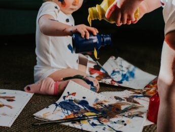 children painting