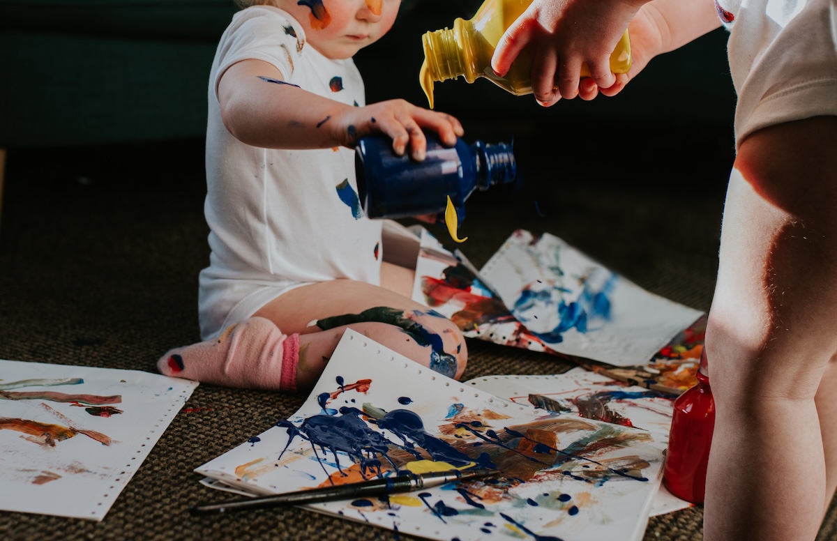 children painting