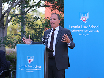 Dean Michael Waterstone at the 2022 Loyola Law School orientation for incoming students