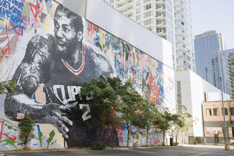 A mural of the Clippers star Kawhi Leonard by the artist Mr. Brainwash in downtown Los Angeles. Morgan Lieberman for The New York Times