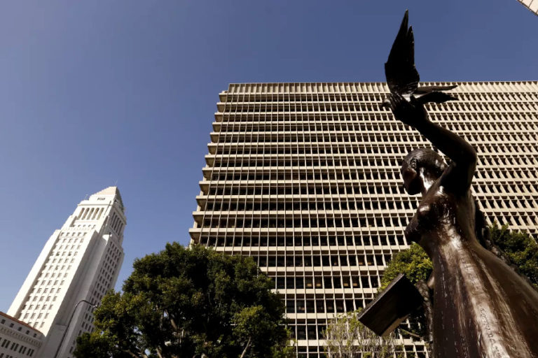 L.A. County Shifts Lawyer Program for the Poor from Bar Assn. to Already Busy Public Defender
