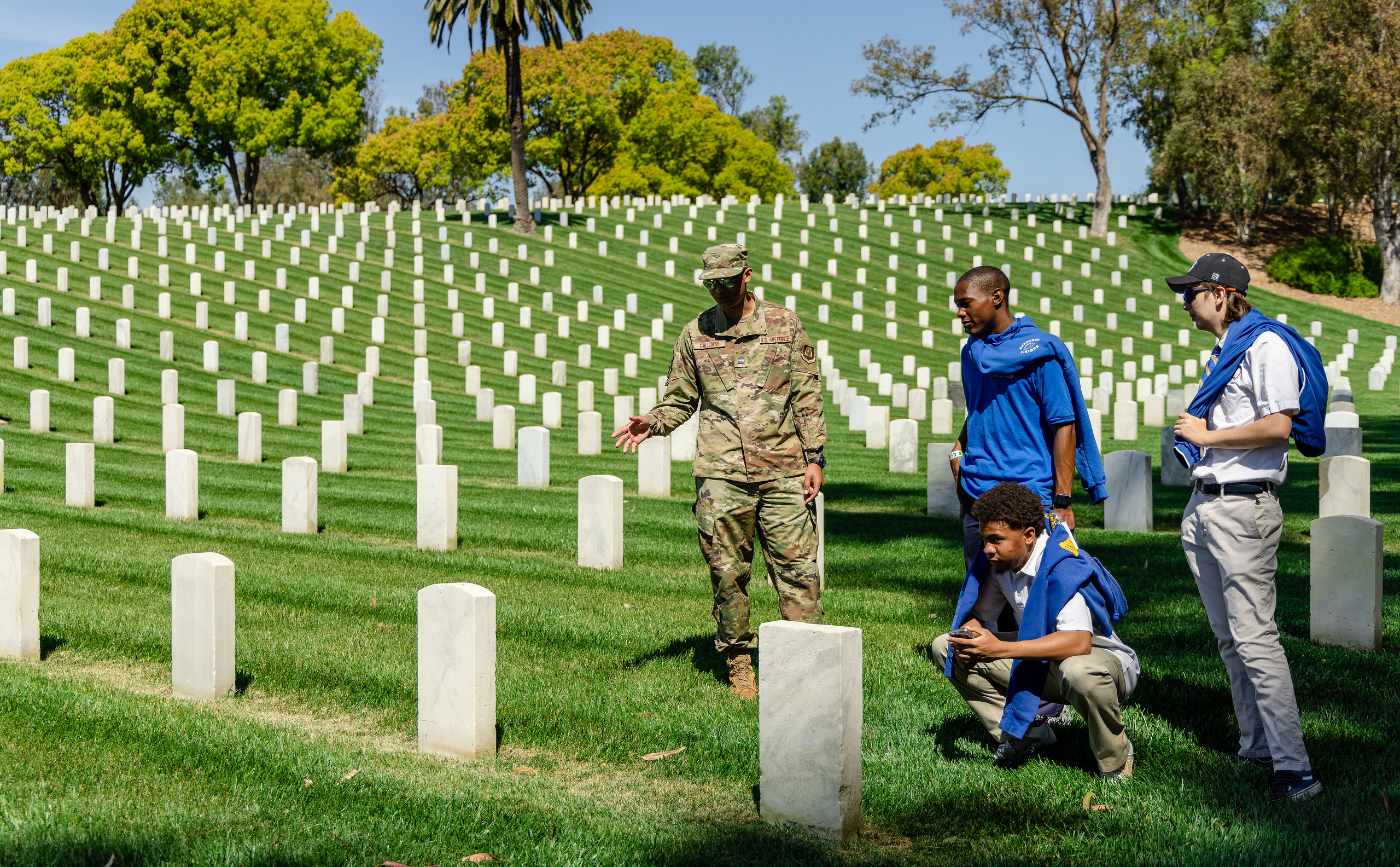 Students and a member of the US military on a field trip to the Los Angeles National Cemetery